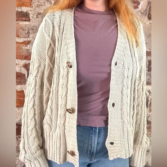 Glam Brand M Cream Cable Knit sweater - Picture 8 of 9